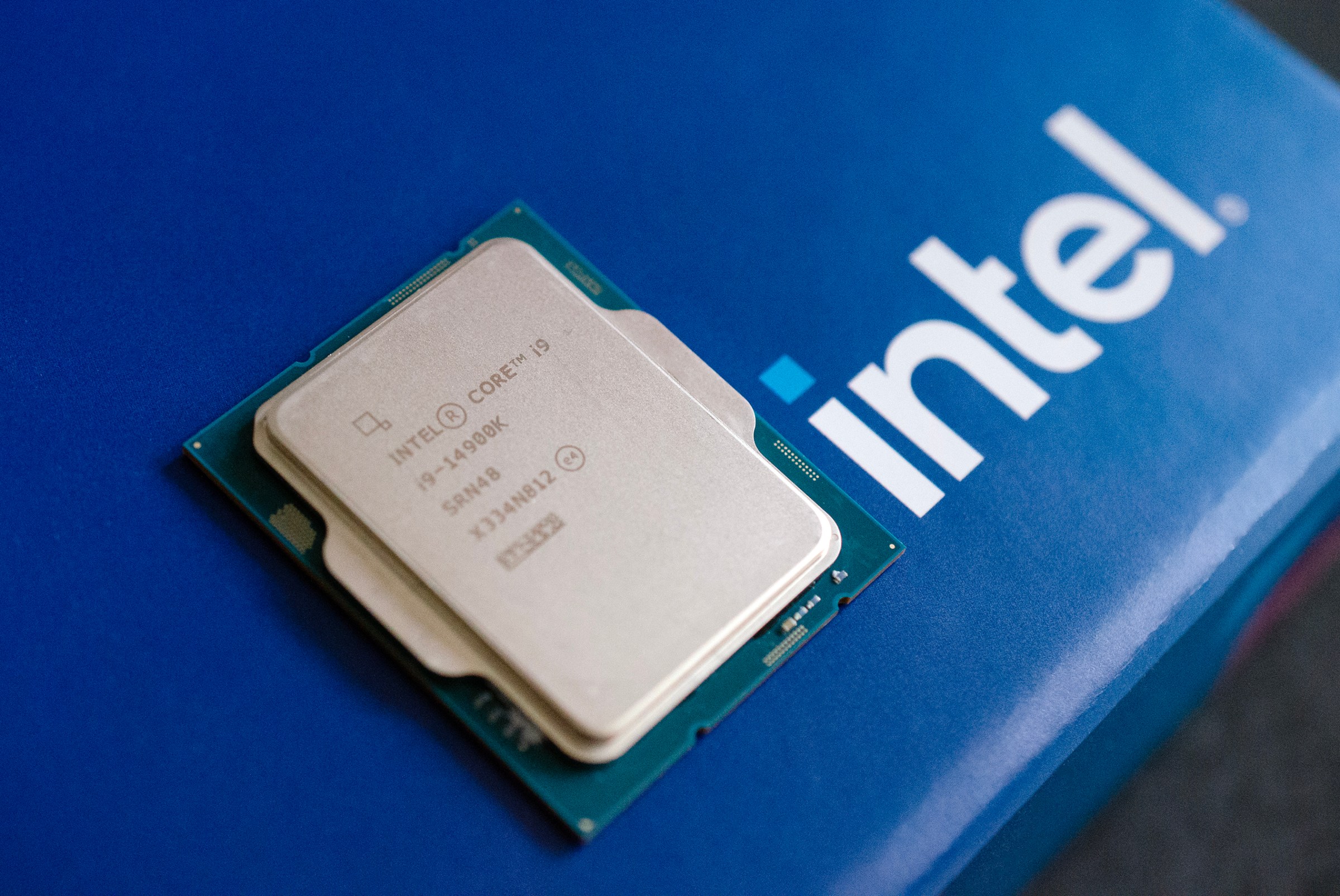 Intel Fokus Kejar Chip AI Server di Tengah Krisis Pasokan dan Produksi