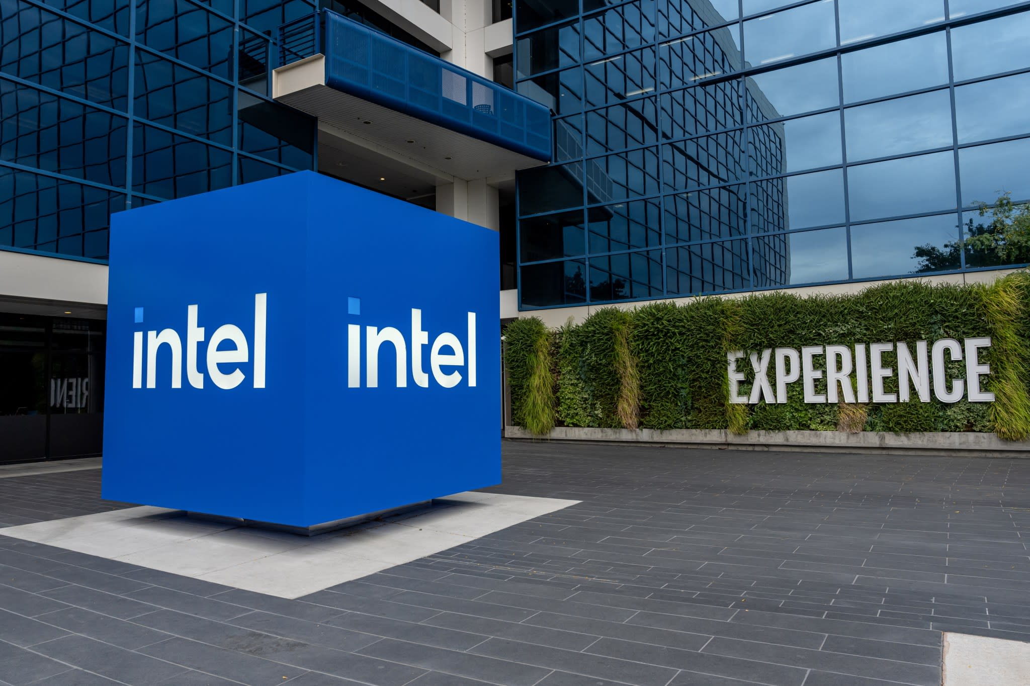 Intel Berjuang Kembali dengan Dukungan Pemerintah dan Kerjasama Nvidia