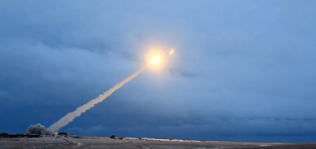 Rudal Nuklir Bertenaga Nuklir Rusia: Ambisi Berbahaya dari Masa Perang Dingin