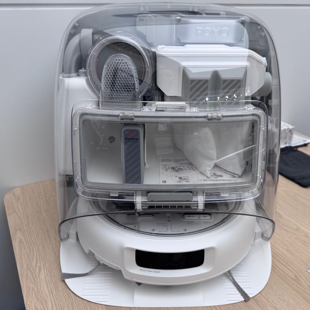DJI Romo: Robot Vacuum Transparan dengan Teknologi Navigasi Drone Canggih