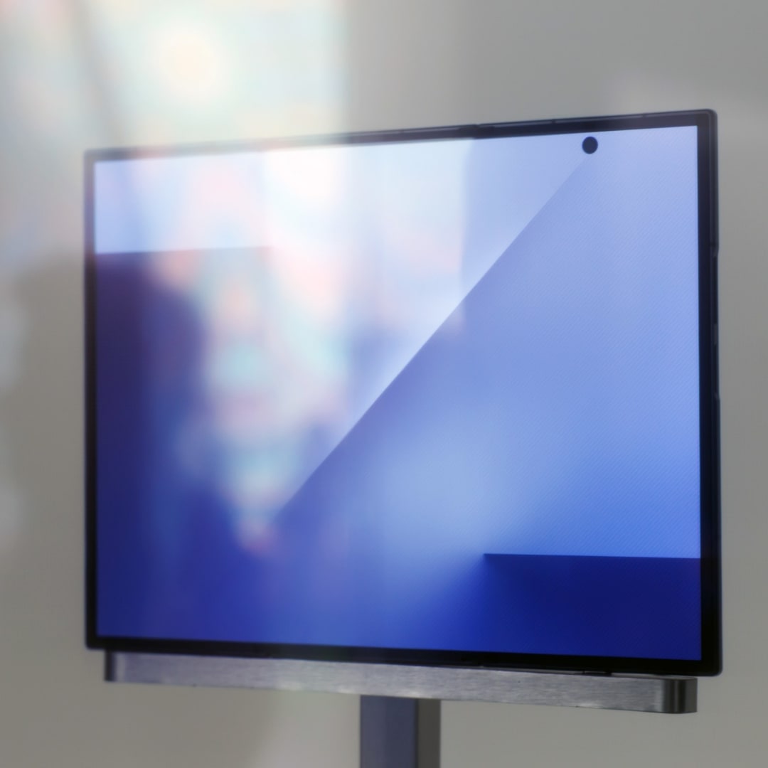 Samsung Tampilkan Ponsel Lipat Tiga Pertama di APEC 2024, Siap Rilis Tahun Ini