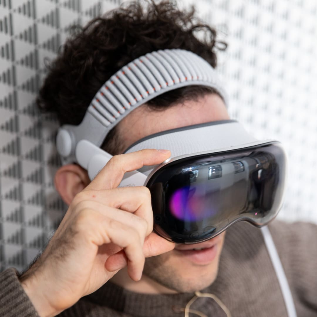 Mengapa Apple Vision Pro Canggih tapi Masih Sulit Dipakai Sering