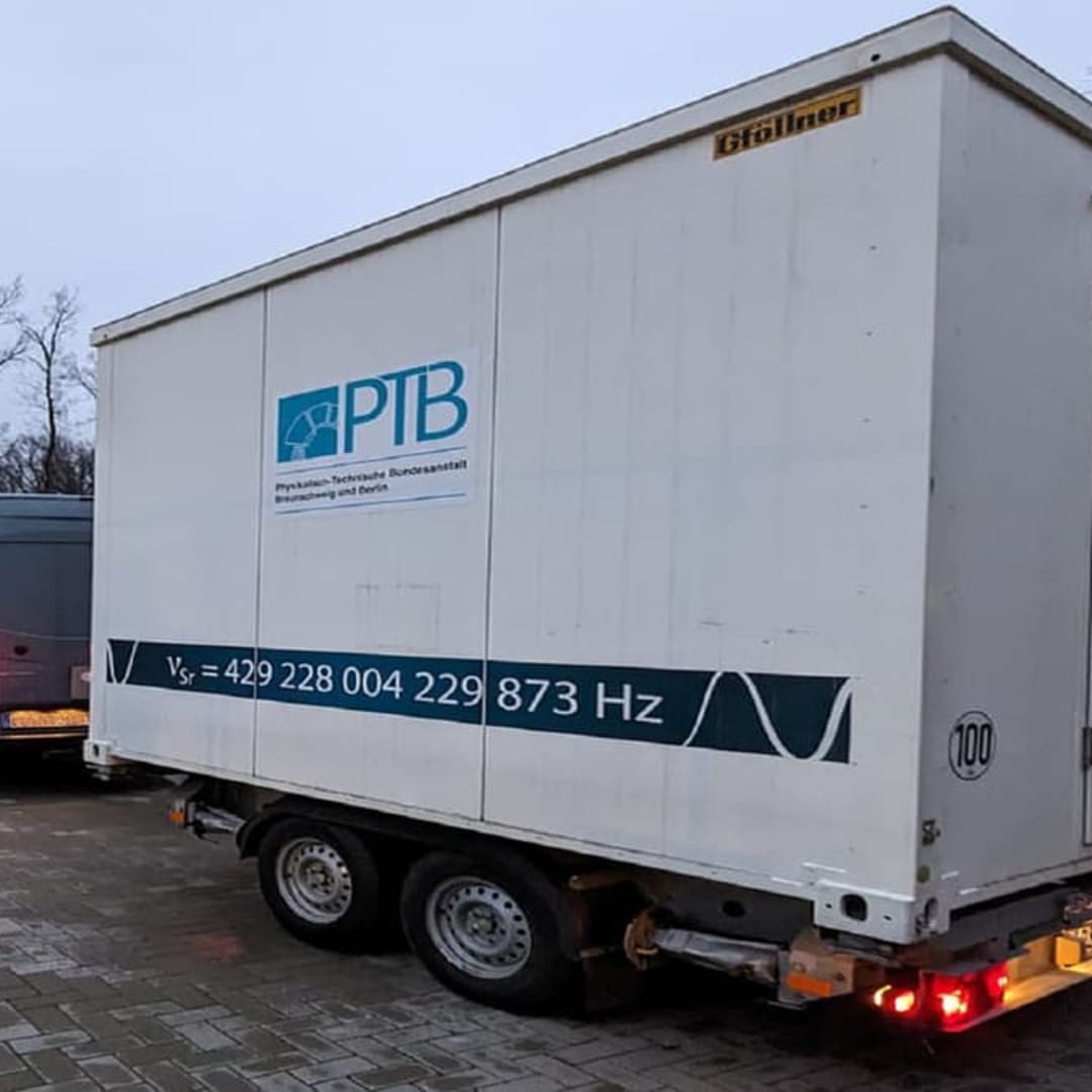 Jam Atom Portabel Superpresisi Bisa Akurat Sampai 15 Miliar Tahun!