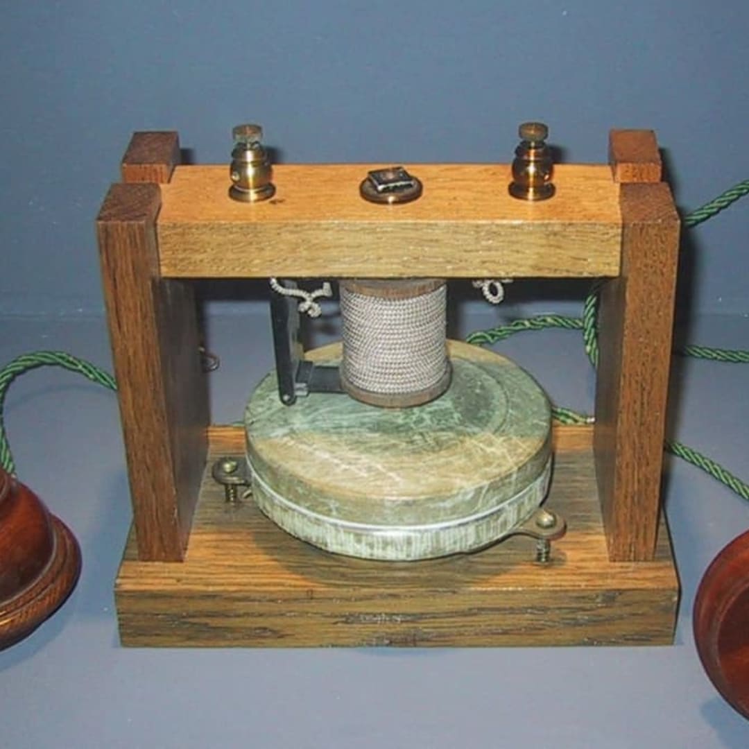 Bagaimana Penemuan Telepon 1876 Mengubah Komunikasi Selamanya