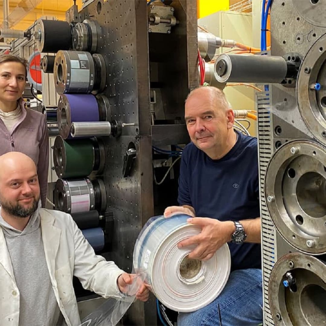 Terobosan Sel Surya Cetak: Efisiensi Tinggi dan Tahan Lama untuk Energi Murah