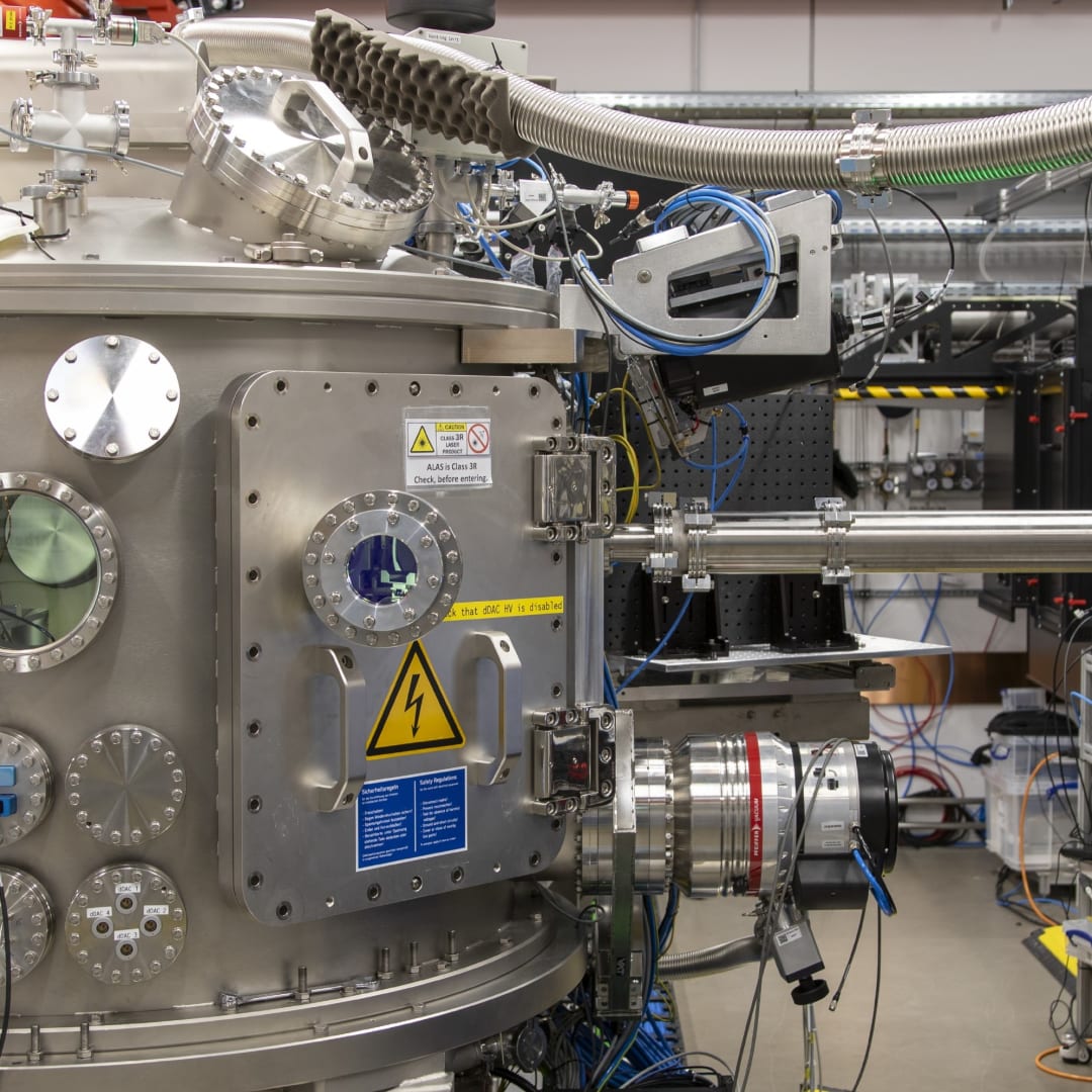 Penemuan Es XXI: Bentuk Es Baru yang Stabil pada Suhu Kamar dengan Tekanan Tinggi