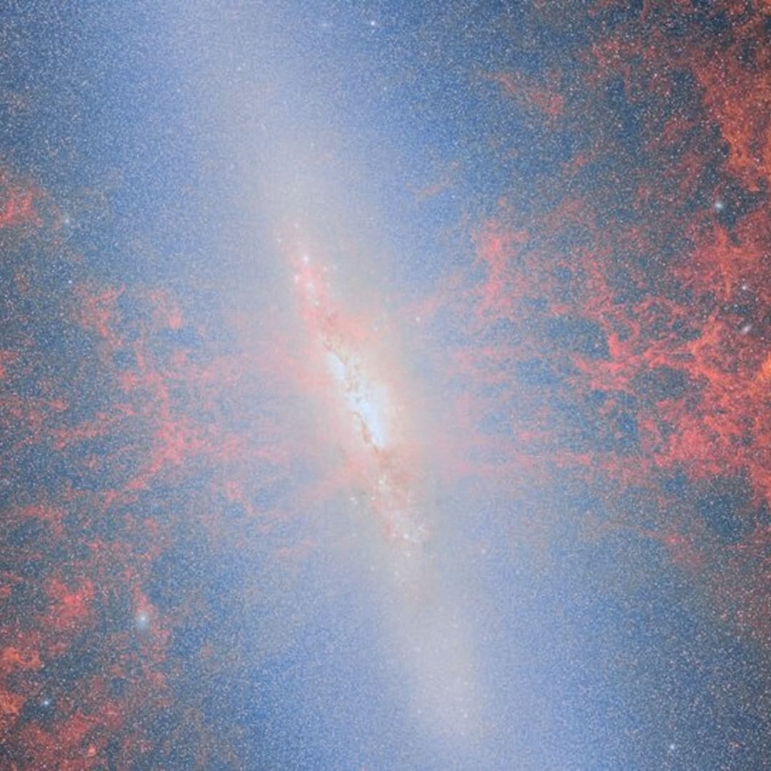 Keajaiban Galaksi M82: Melihat Aktivitas Lahir Bintang Melalui Teleskop JWST