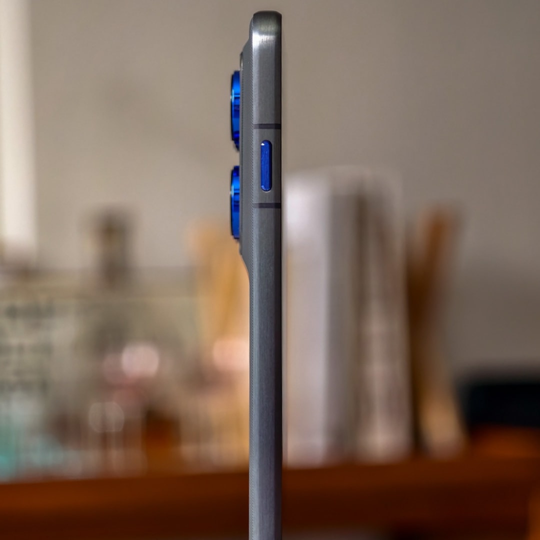 Motorola Edge 70: Ponsel Tipis dengan Baterai Besar dan Desain Tahan Lama