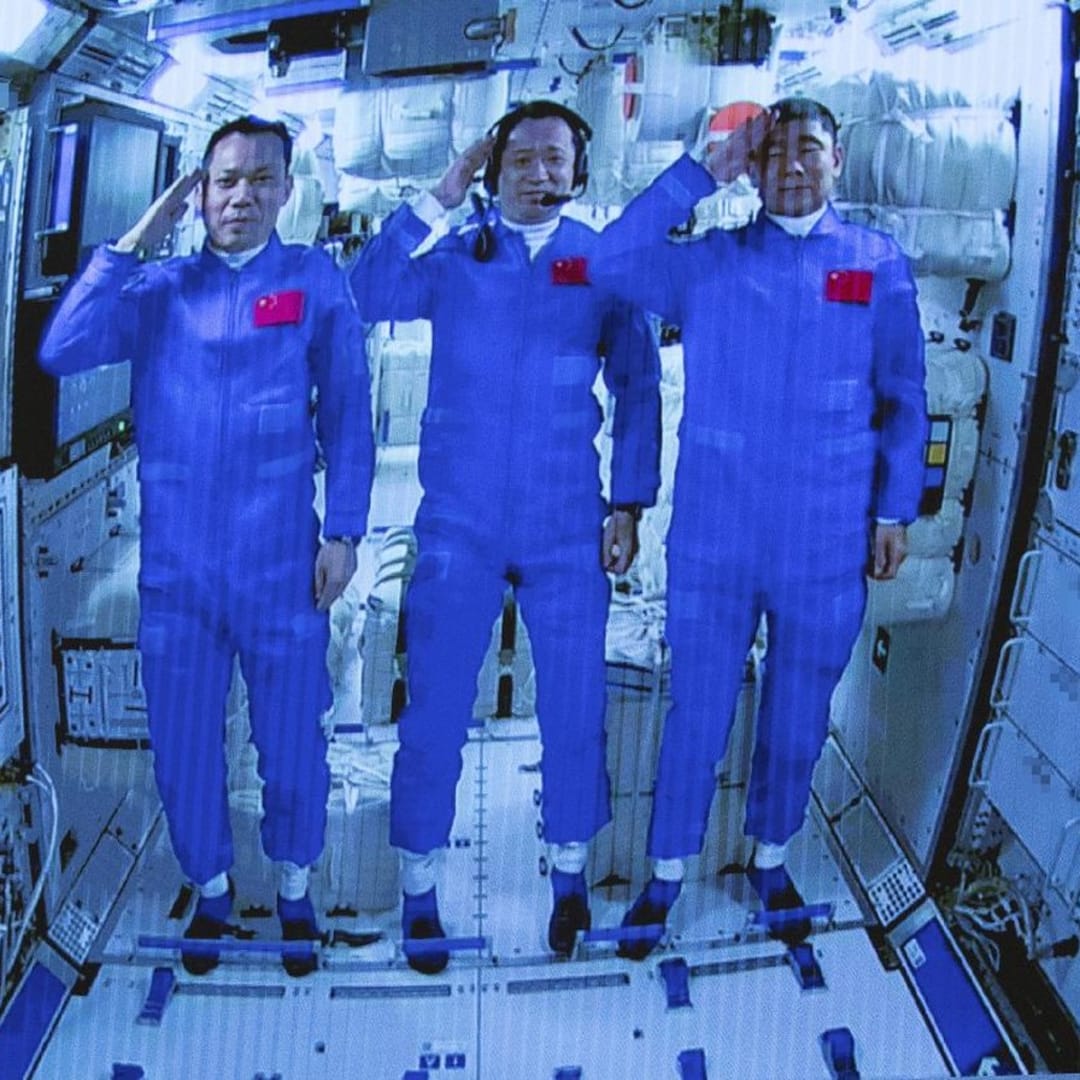 Tiga Taikonaut China Terancam Terperangkap Akibat Kerusakan Pesawat Shenzhou-20