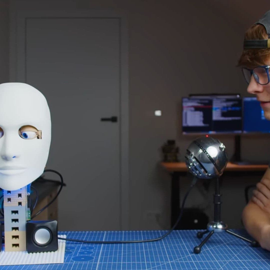 Mengenal Kepala Robot Filosof Yunani Mandiri Karya Nikodem Bartnik