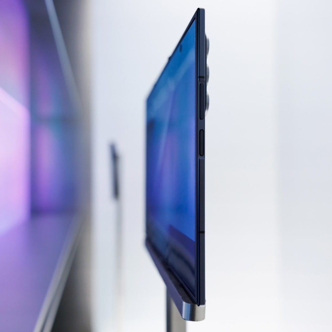 Samsung Galaxy Z TriFold: Ponsel Lipat Tiga dengan Kamera 200MP dan Layar Cerah