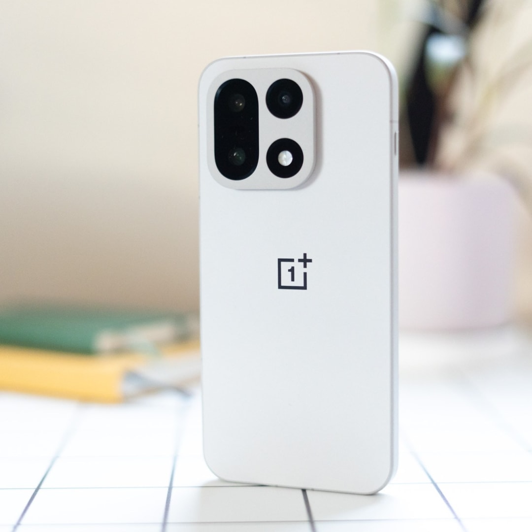 OnePlus 15 Tunda Penjualan di AS Karena Sertifikasi FCC, Tapi Baterainya Menggiurkan