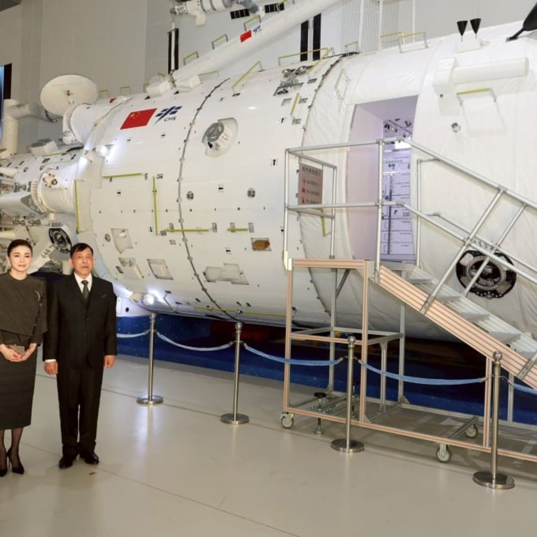 Raja Thailand Jadi Kepala Negara Pertama Sambut Astronot China di Orbit