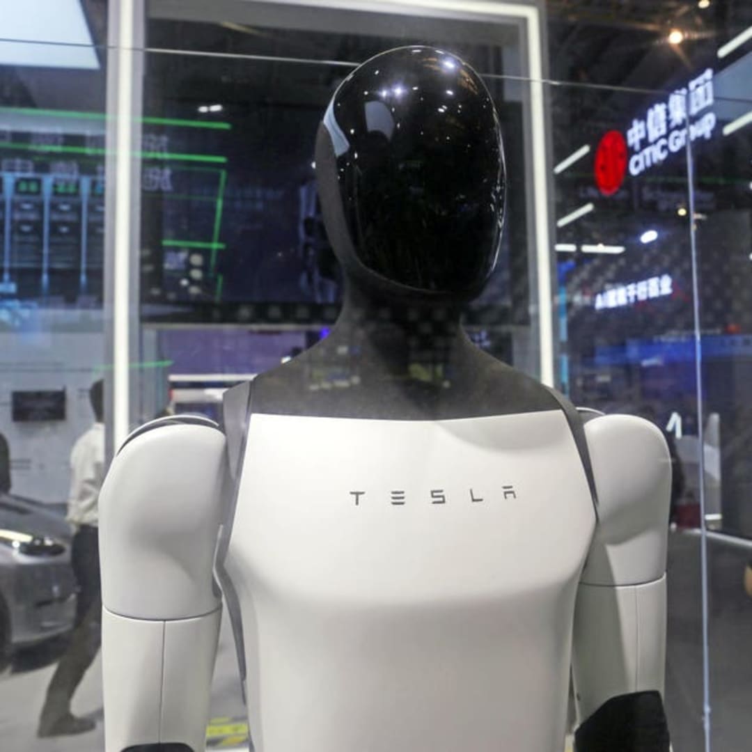 Elon Musk Prediksi Robot Tesla Optimus Bisa Gantikan Dokter Bedah dalam 5 Tahun