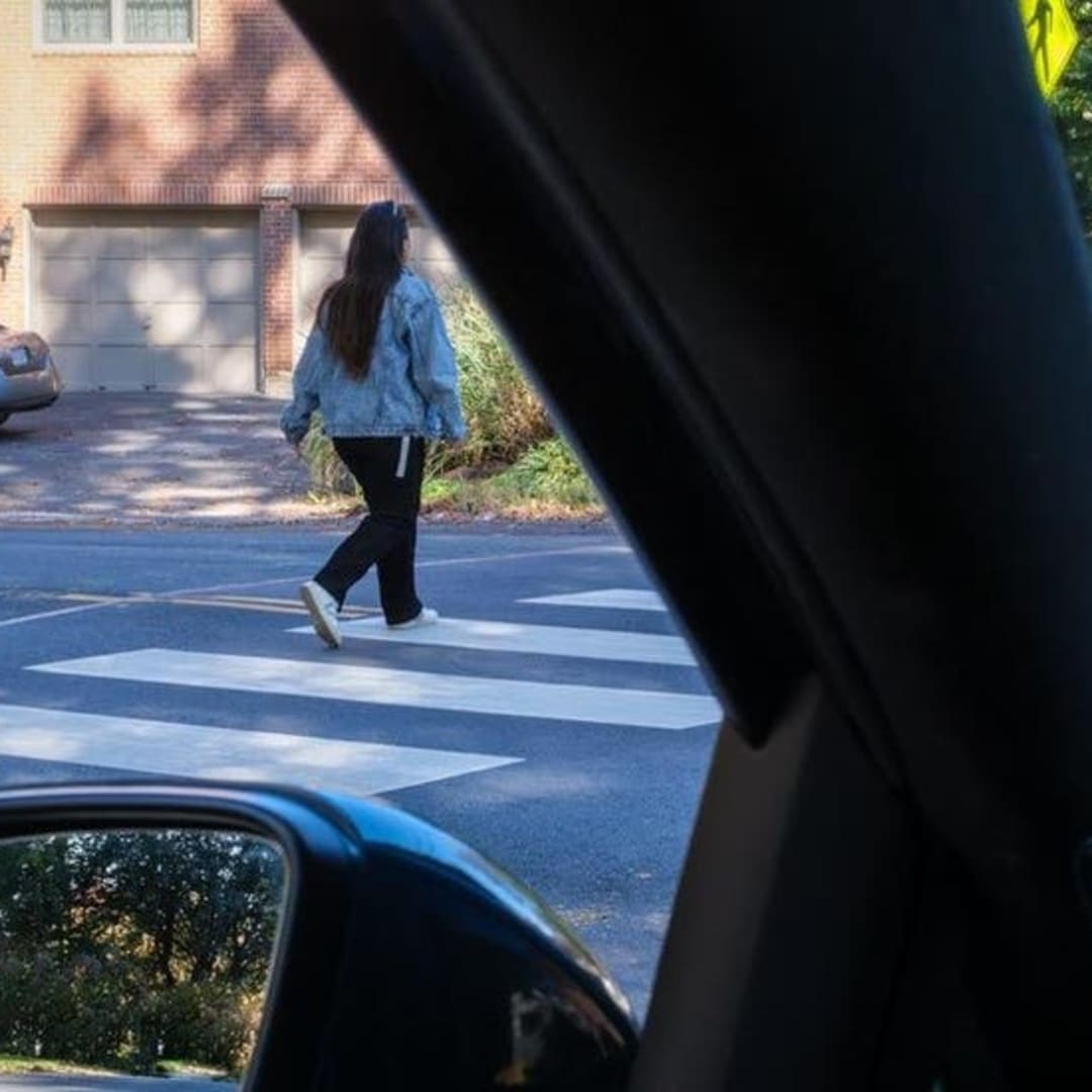 Zona Buta Besar di Mobil Tingkatkan Risiko Tabrak Pejalan Kaki Saat Belok Kiri