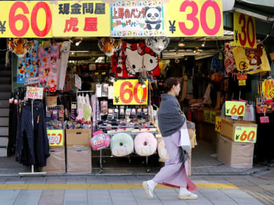 Kenaikan Upah Besar di Sektor Ritel Jepang Picu Tekanan Baru bagi Perusahaan