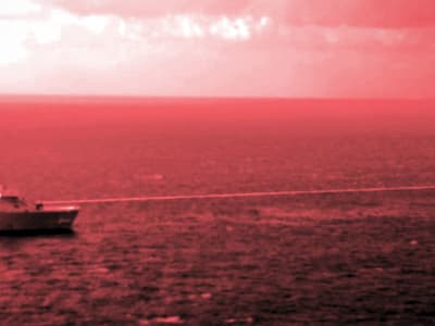 Senjata Laser Angkatan Laut AS: Tantangan dan Harapan Masa Depan