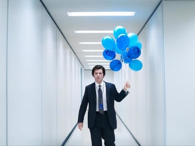 Keanu Reeves Jadi Suara Membangun di Premiere Mengerikan Severance Musim 2