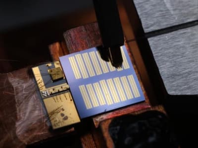 Inovasi Comb Optik Ultra-Luas dan Hemat Energi dalam Ukuran Mini