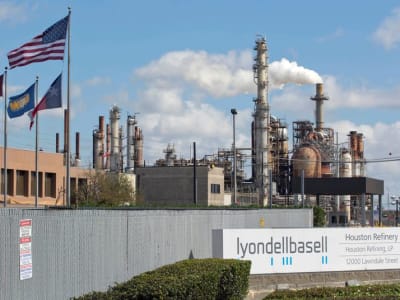 LyondellBasell Tutup Kilang Houston, Fokus ke Plastik Daur Ulang