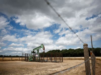 Harga Minyak Turun Karena Ancaman Tarif AS dan Ketidakpastian Ekonomi Global