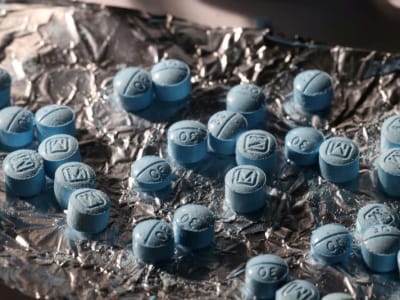 Trump Pertimbangkan Ubah Aturan Bebas Tarif Barang Kecil untuk Perangi Fentanyl dan Defisit Perdagangan