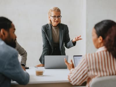 Strategi Kunci Berinovasi dan Beradaptasi dengan Revolusi AI