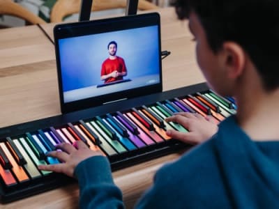 Roli Luncurkan Roli Piano dengan AI untuk Permudah Belajar Musik