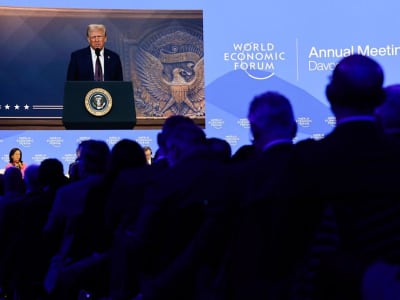 Harga Emas Tembus Level Tertinggi Karena Ancaman Tarif dan Kebijakan Suku Bunga Trump