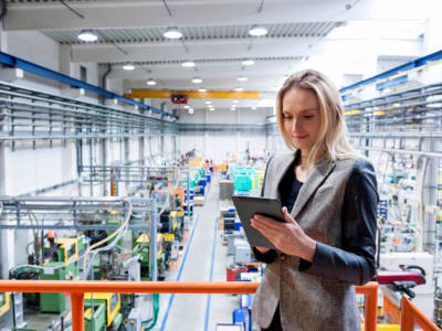 Bagaimana AI Mengubah Peramalan Permintaan untuk Mengelola Persediaan Secara Efektif