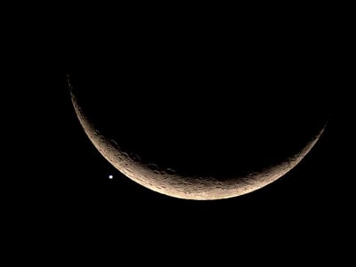 Panduan Lengkap Bulan Baru dan Fenomena Astronomi Terbaik Tahun 2025