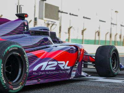 Mobil Balap Otonom Abu Dhabi Tantang Pembalap Manusia di Lintasan F1
