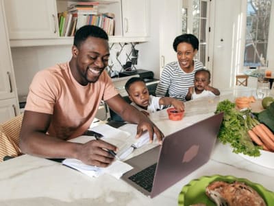 Berapa Pendapatan Median Kelas Menengah Atas Amerika di Tahun 2025?