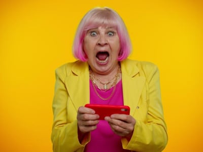 Penipuan QR Code Parkir: Wanita Lansia Terjebak Langganan Gim Tanpa Sadar