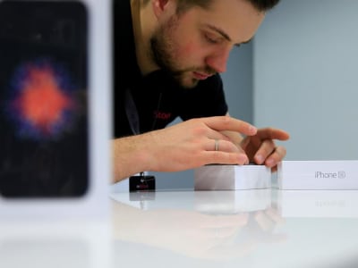 Apple Siapkan iPhone SE 4 Generasi dengan AI Canggih Rilis Awal 2025