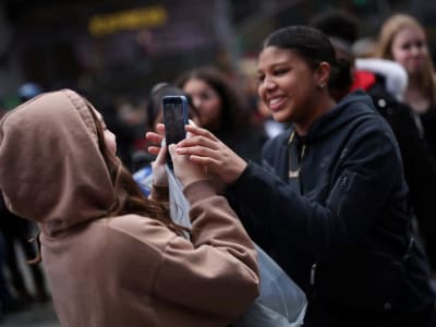 Trump dan Oracle Bekerja Sama untuk Selamatkan TikTok di AS