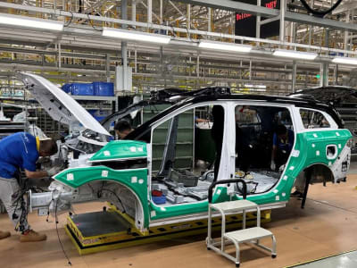 Minggu Penting Pasar Asia: Dolar Jatuh dan Ancaman AI Tiongkok