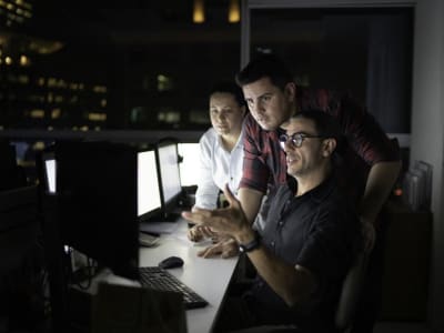 Cara Baru Mengajarkan AI Kecil dari AI Besar Agar Semakin Pintar