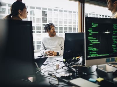 Menjadi Tangguh di Dunia Siber: Menghadapi Risiko Dikenal dan Tak Terduga di 2024