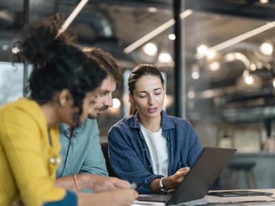 Cara Efektif Mengukur ROI dan Mengendalikan Biaya Investasi AI Generatif