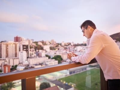 SaaS di Amerika Latin: Mengubah Layanan dengan WhatsApp dan AI