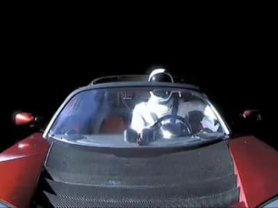 Tesla Roadster Elon Musk Disangka Asteroid, Jadi Bukti Kurangnya Pelacakan Sampah Antariksa