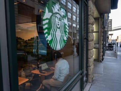 Starbucks Ubah Cara Layanan dan Kebijakan untuk Tarik Pelanggan Kembali