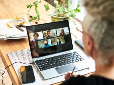 Perusahaan Terapkan Jadwal Kerja Hybrid, Karyawan Berbakat Dapat Keistimewaan