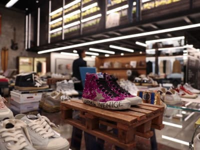 Blue Pool dan Joe Tsai Investasi di Golden Goose Setelah Batalkan IPO