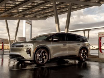 Pemilik Lucid Gravity Dapat Akses Jaringan Supercharger Tesla Mulai 2024
