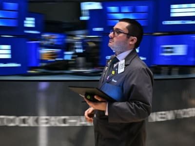 Mengapa Investor Inggris Kaya Memilih Saham Tradisional Daripada Tech Terpopuler