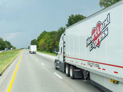 Heartland Express Catat Enam Kuartal Rugi, Tanda Perbaikan Awal Terlihat