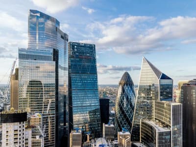 Mengapa Saham Diploma Masih Layak Dibeli di Tengah Rekor FTSE 100