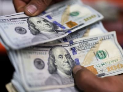 Dolar Stabil Menanti Keputusan Suku Bunga Fed di Tengah Ketidakpastian Tarif